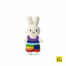 nijntje handmade en haar felle regenboog overall