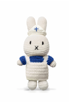 nijntje handmade en haar witte uniform
